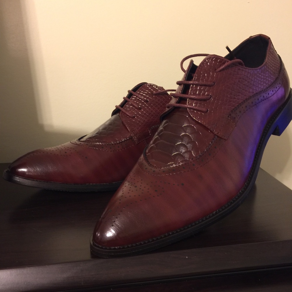 Dress Shoes in Genuine Leather.